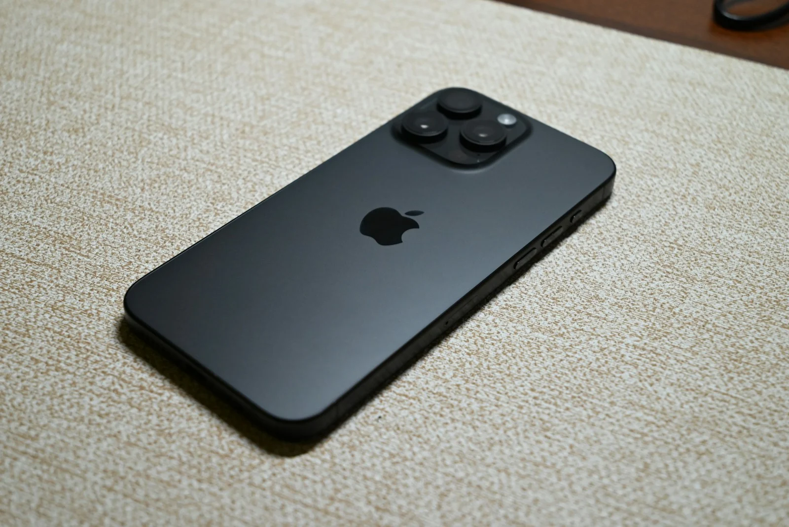 Πώς να πραγματοποιήσετε μια τηλεφωνική κλήση στο iPhone και σε άλλες εφαρμογές