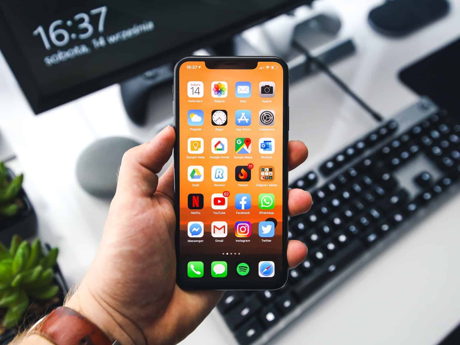 Πώς να κλείσετε όλες τις εφαρμογές στο iPhone